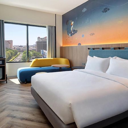 Hotel Ibis Styles Semarang Simpang Lima Esterno foto